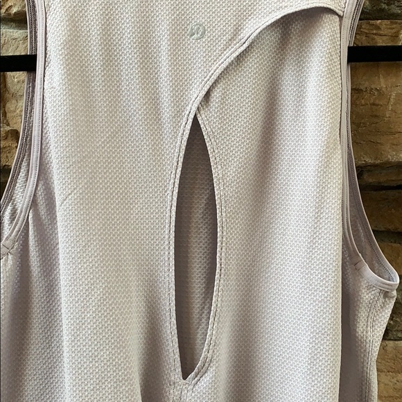 Lululemon All tied up tank size 4 light purple - Picture 4 of 6